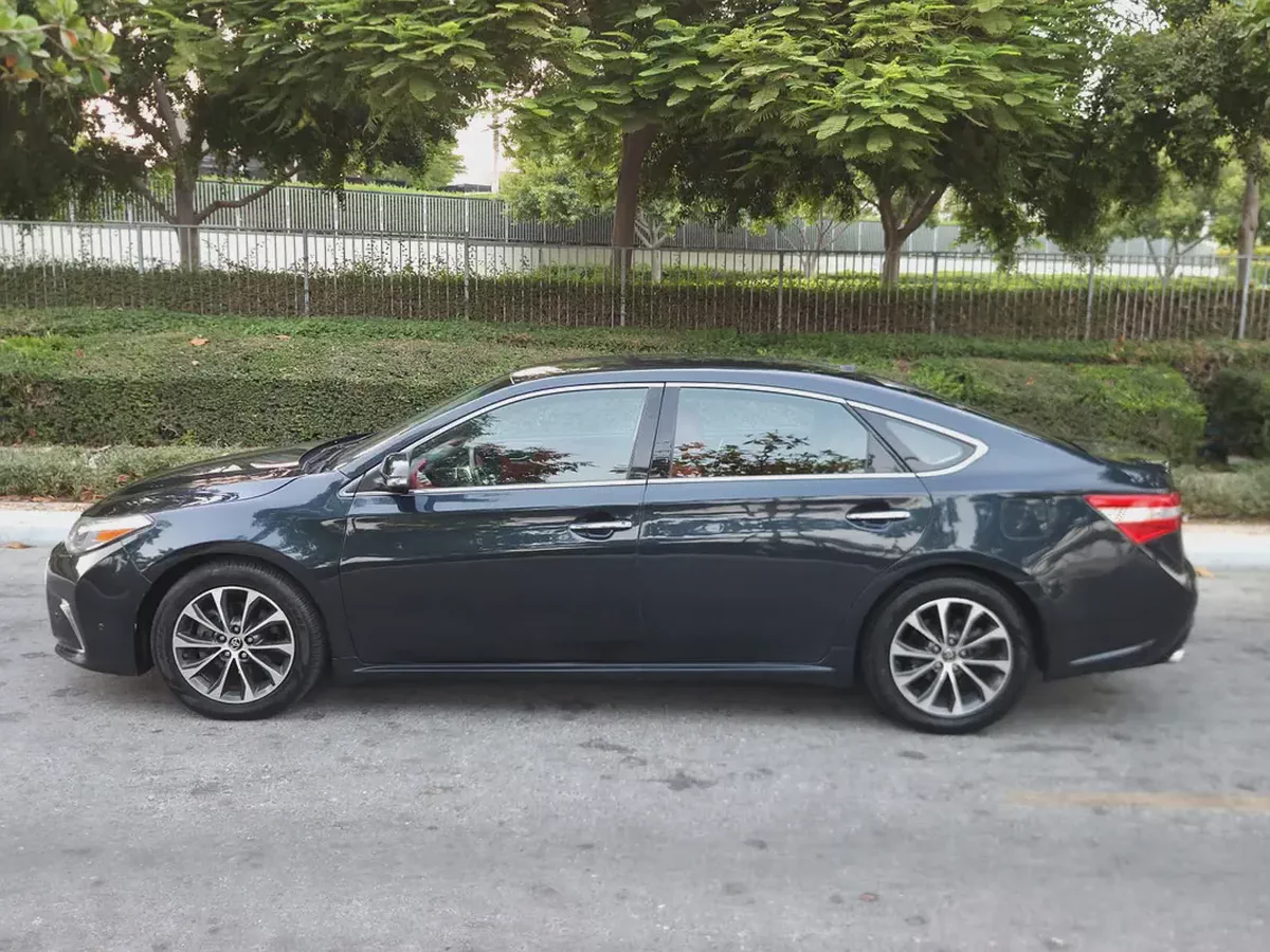 Toyota Avalon XLE 2016 model Excellent condition-4-4