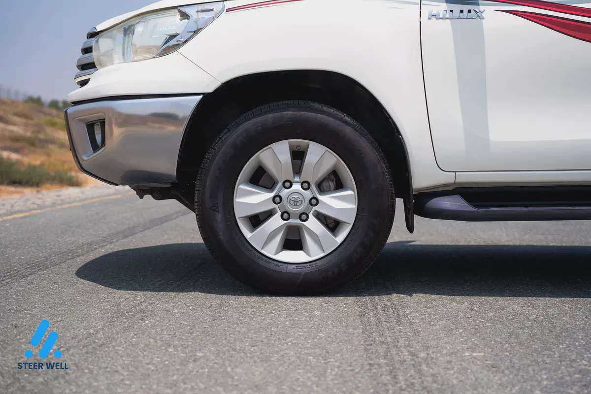 2020 Toyota Hilux SR5 2.7L Petrol Manual 4WD | Double Cab Pickup | GCC Specs-4-4