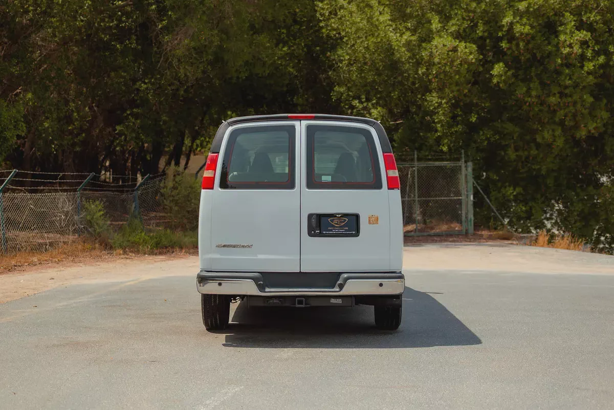 Chevrolet Express | Automatic | 11-Seater | GCC Specs | Ref#C06122-5-5