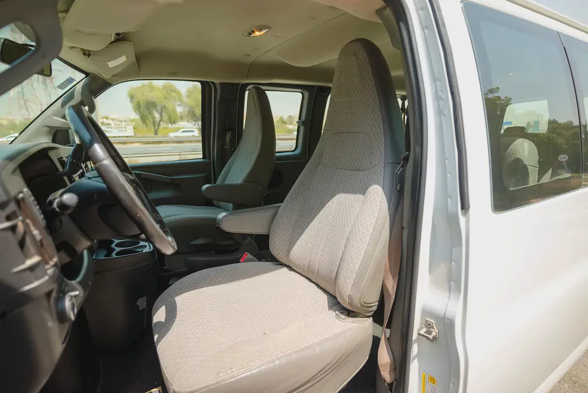 Chevrolet Express | Automatic | 11-Seater | GCC Specs | Ref#C06122-7-7