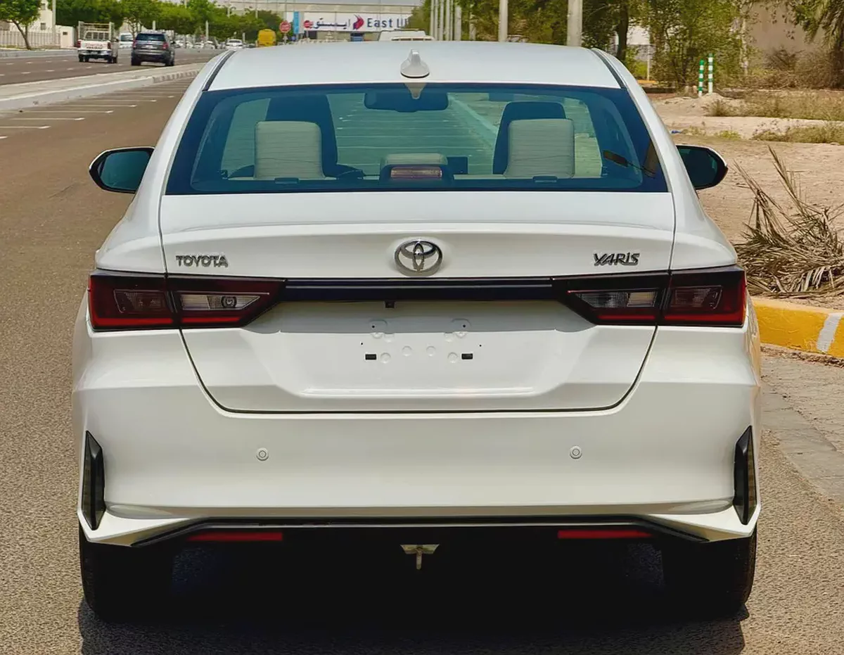 TOYOTA YARIS 2023 1.5L GCC (620/-MONTHLY)-5-5