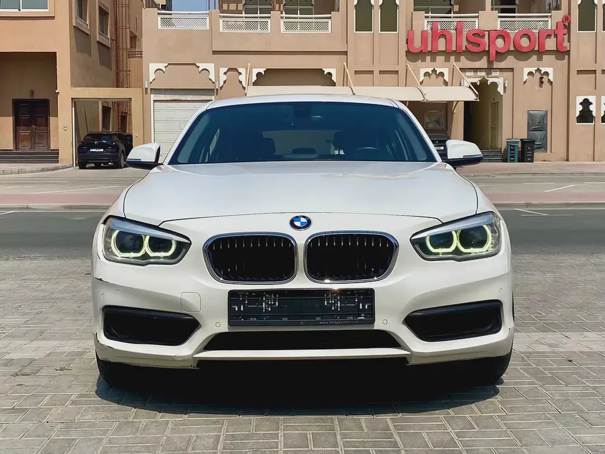 Original paint 2019 bmw 120i sport line 2.0L ||GCC specs || 4 cylinder turbocharged || accident free-4-4