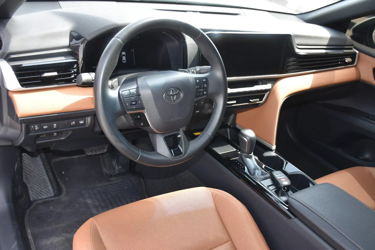 TOYOTA CAMRY GLE 2025 | WHITE-4-4