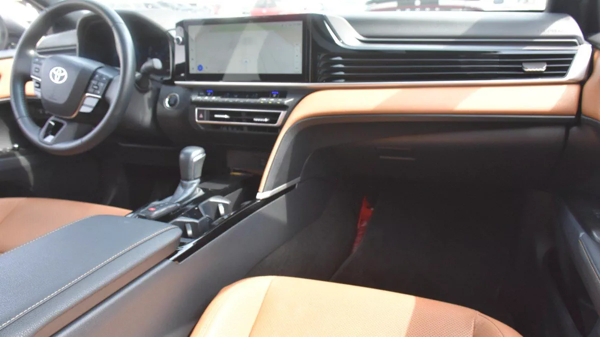 TOYOTA CAMRY GLE 2025 | WHITE-12-12