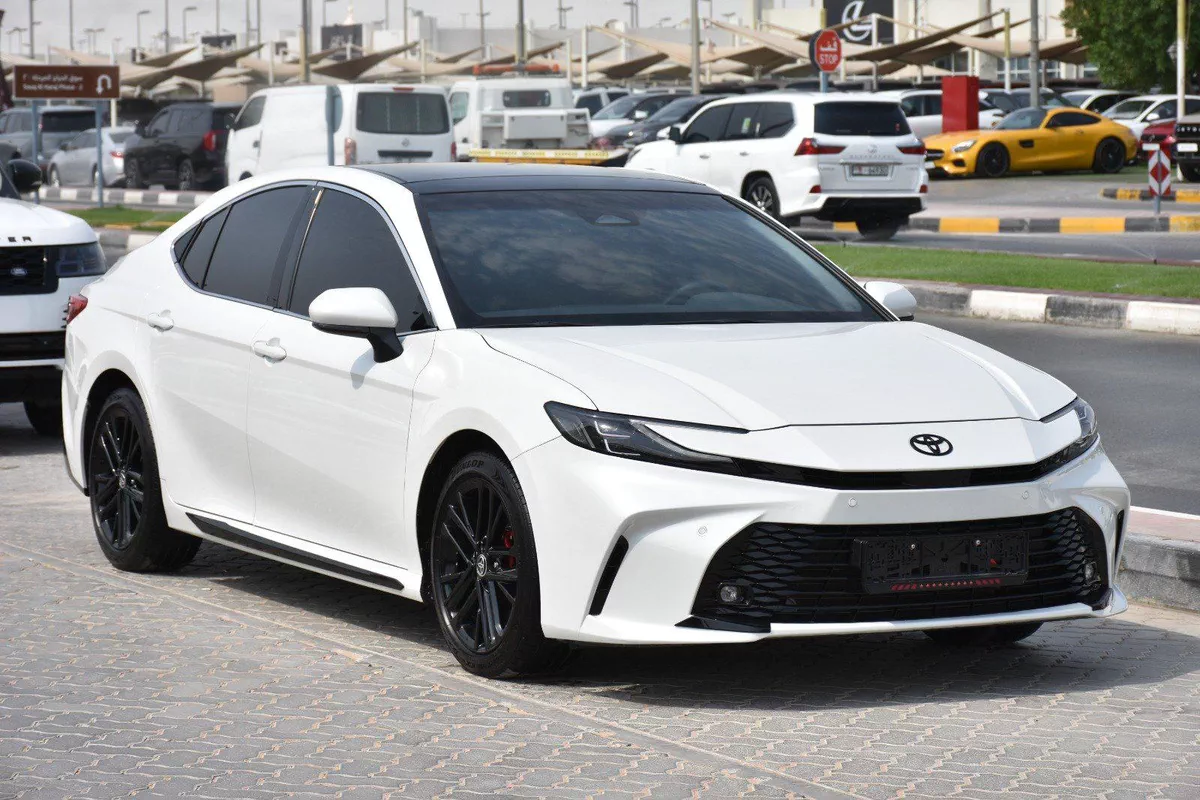TOYOTA CAMRY GLE 2025 | WHITE-3-3