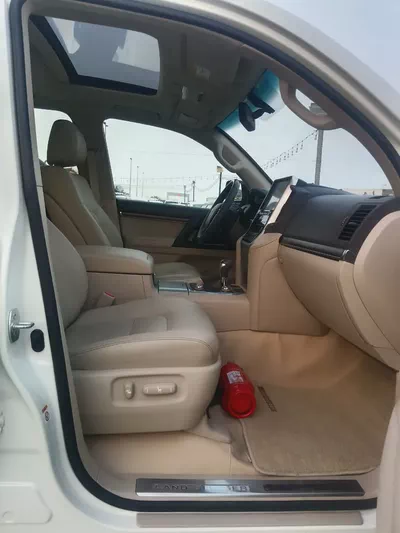 Toyota Land Cruiser 2019 GXR Grand Touring GCC Specs-9