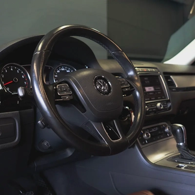 AED 1,748 P.M • 0% Downpayment • Volkswagen Touareg R-Line Kit • 1 Year Warranty-9