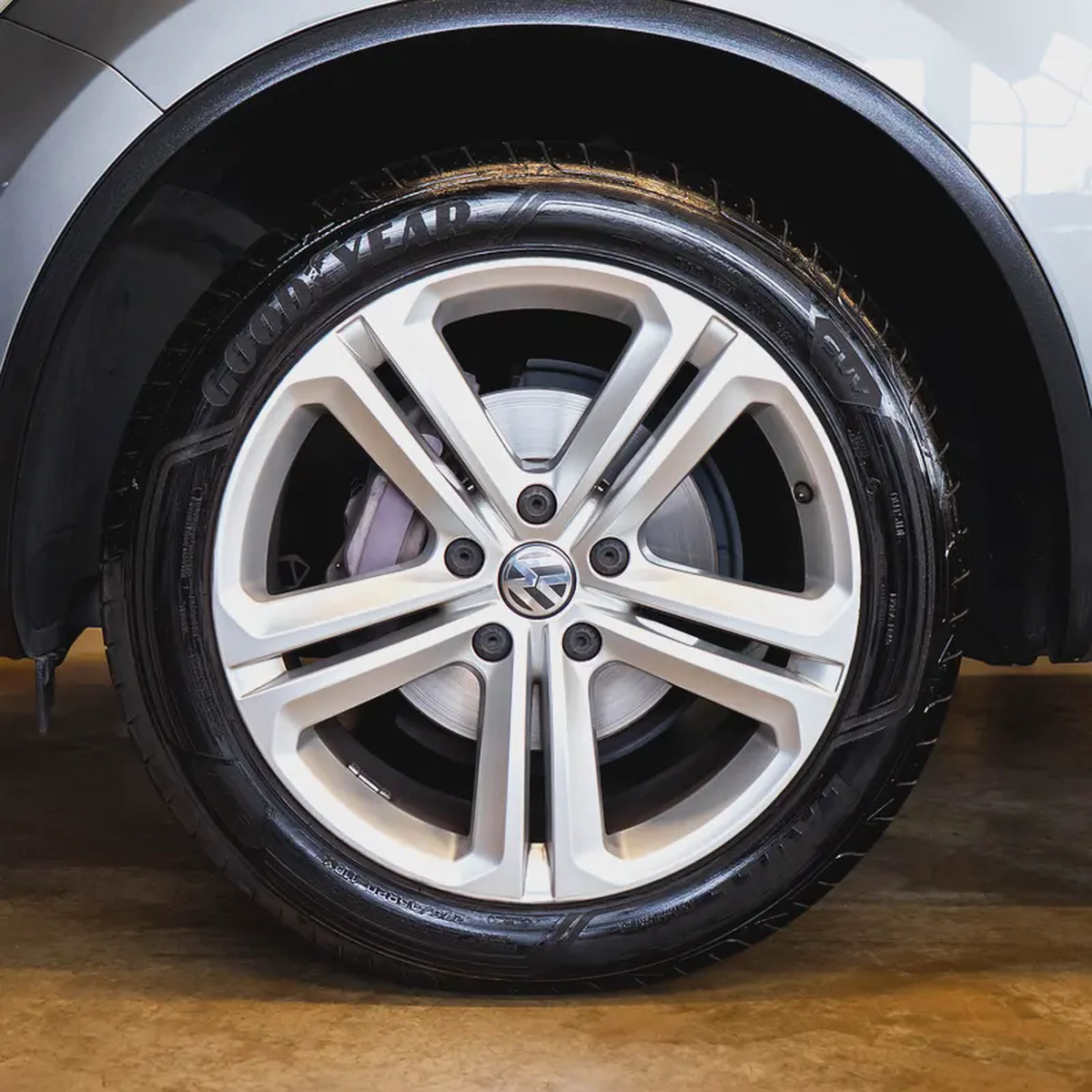 AED 1,748 P.M • 0% Downpayment • Volkswagen Touareg R-Line Kit • 1 Year Warranty-6-6