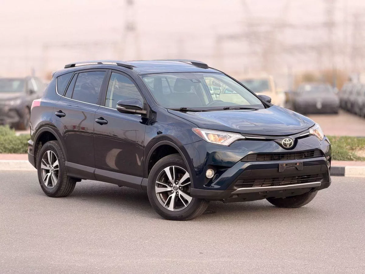 Toyota RAV4 XLE 2.5L / Sunroof, 4WD Full option