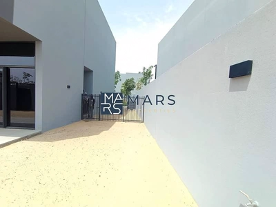 Brand New 4 bedroom villa available for rentin Masaar just in 200k-18