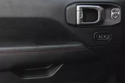 2,879 P.M | Wrangler Unlimited Rubicon | 0% Downpayment | Original Jeep Accessories and Upgrades!-12