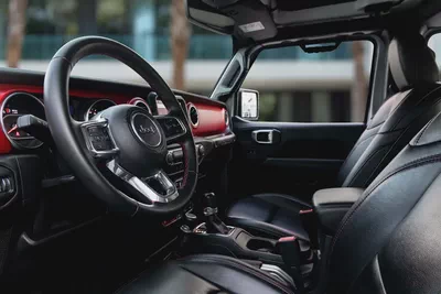 2,879 P.M | Wrangler Unlimited Rubicon | 0% Downpayment | Original Jeep Accessories and Upgrades!-8