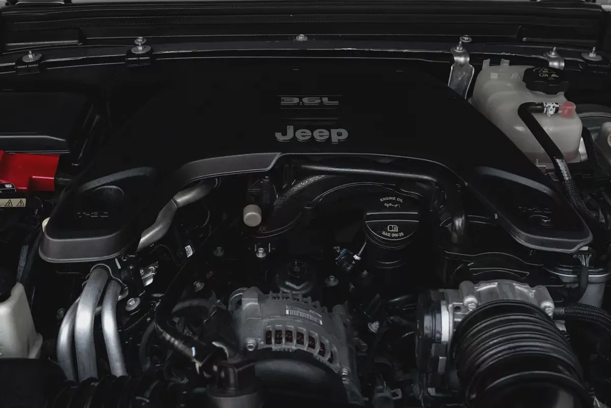 2,879 P.M | Wrangler Unlimited Rubicon | 0% Downpayment | Original Jeep Accessories and Upgrades!-13-13