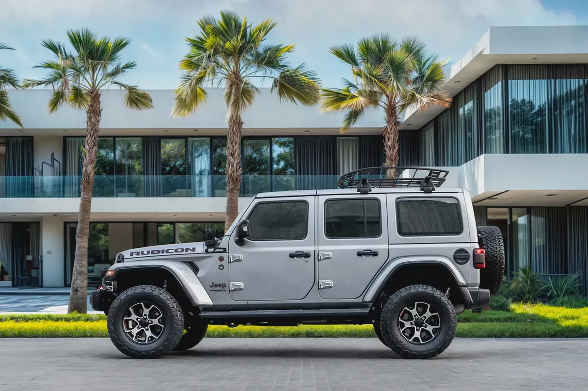 2,879 P.M | Wrangler Unlimited Rubicon | 0% Downpayment | Original Jeep Accessories and Upgrades!-1-1
