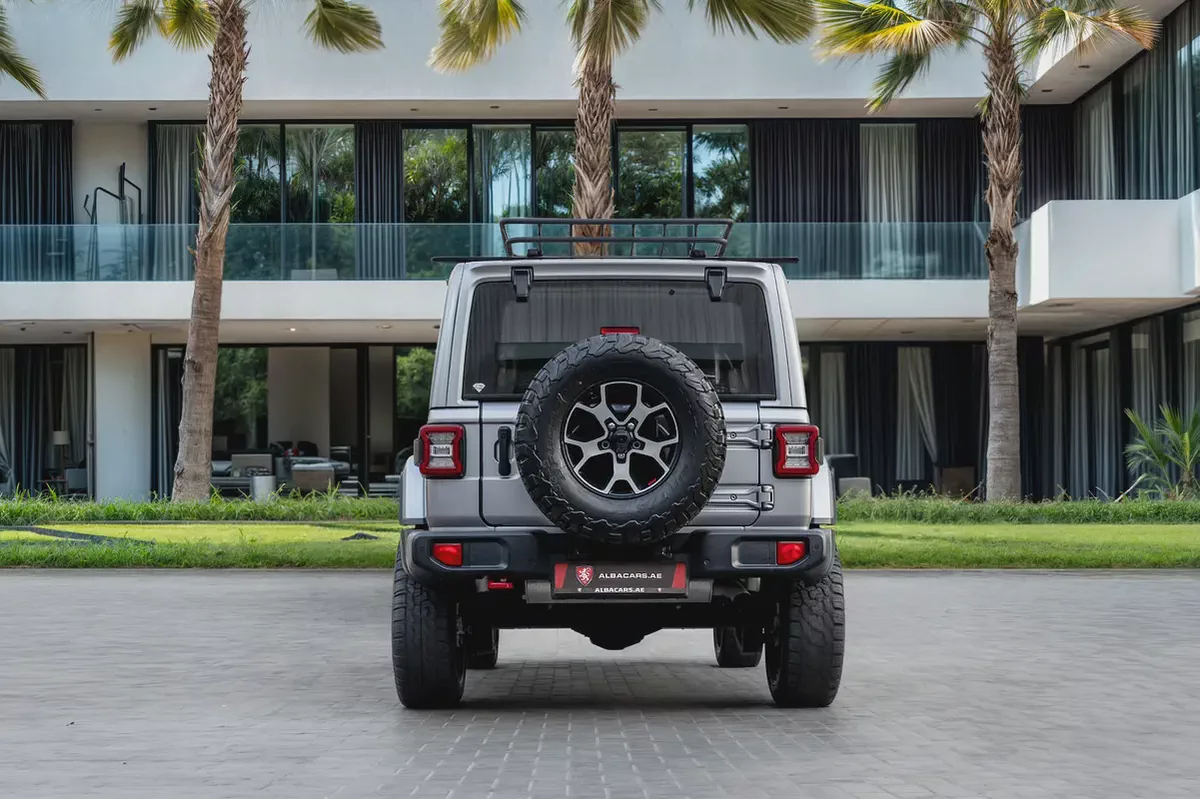2,879 P.M | Wrangler Unlimited Rubicon | 0% Downpayment | Original Jeep Accessories and Upgrades!-4-4