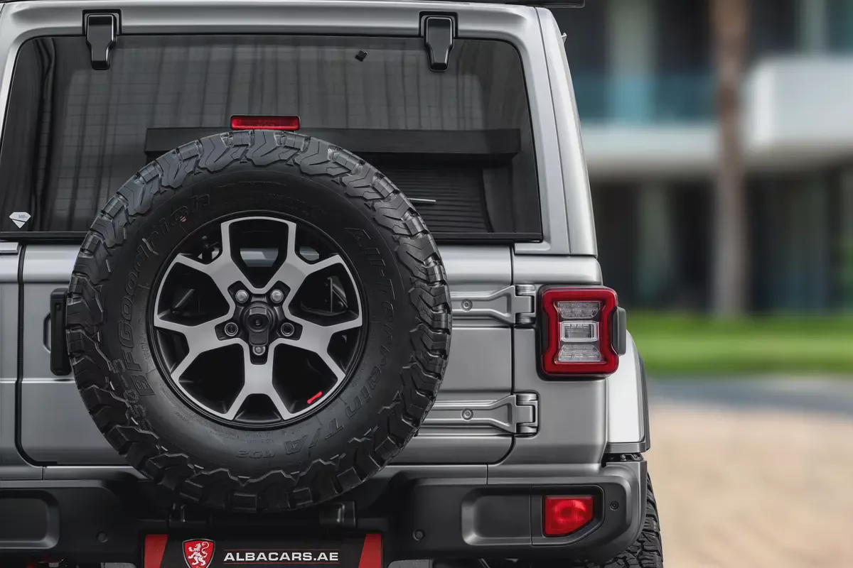 2,879 P.M | Wrangler Unlimited Rubicon | 0% Downpayment | Original Jeep Accessories and Upgrades!-5-5
