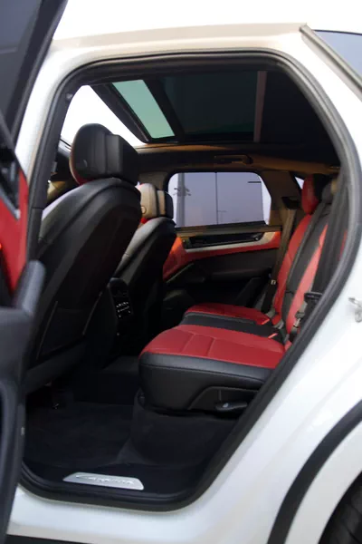 PORSCHE CAYANNE S GCC 2024-5