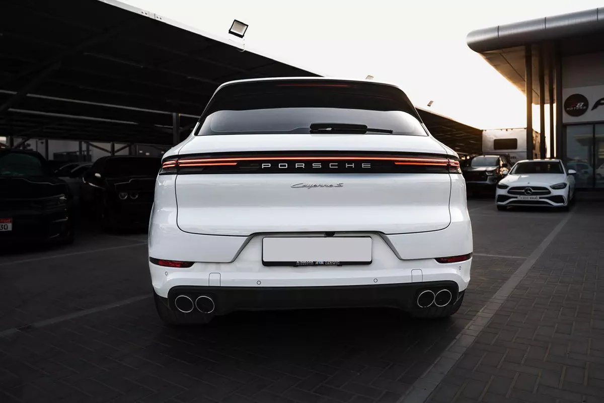PORSCHE CAYANNE S GCC 2024-3-3