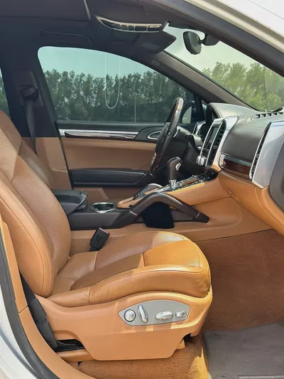 2014 Porsche Cayenne Hybrid | GCC Specs | 139,000 km | Excellent Condition-10