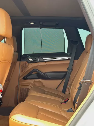 2014 Porsche Cayenne Hybrid | GCC Specs | 139,000 km | Excellent Condition-12