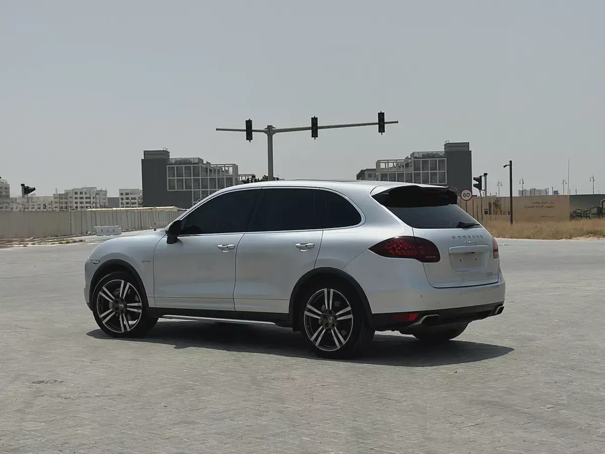 2014 Porsche Cayenne Hybrid | GCC Specs | 139,000 km | Excellent Condition-1-1