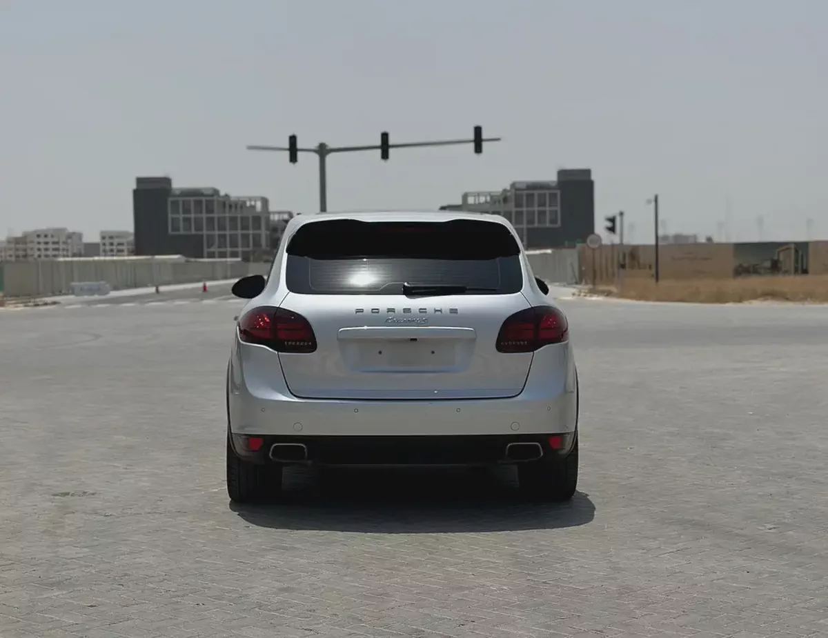 2014 Porsche Cayenne Hybrid | GCC Specs | 139,000 km | Excellent Condition-3-3