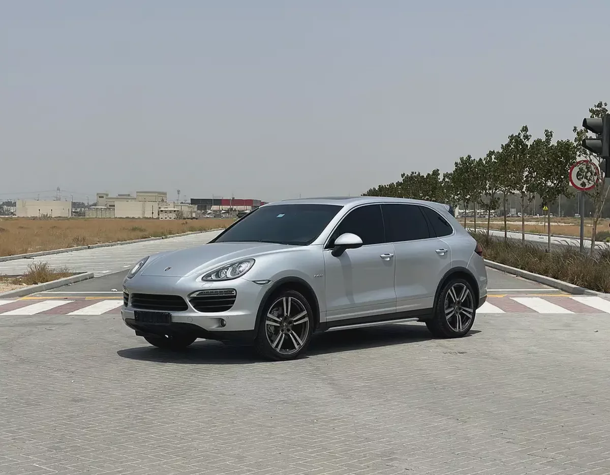 2014 Porsche Cayenne Hybrid | GCC Specs | 139,000 km | Excellent Condition-4-4