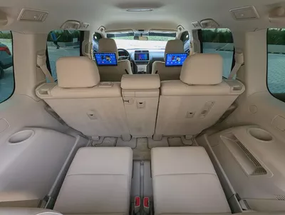 Toyota Prado TXL 2023 GCC V4 2.7L ACCIDENT FREE LOW MILEAGE IN EXCELLENT CONDITION-6