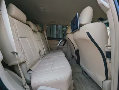 Toyota Prado TXL 2023 GCC V4 2.7L ACCIDENT FREE LOW MILEAGE IN EXCELLENT CONDITION-8