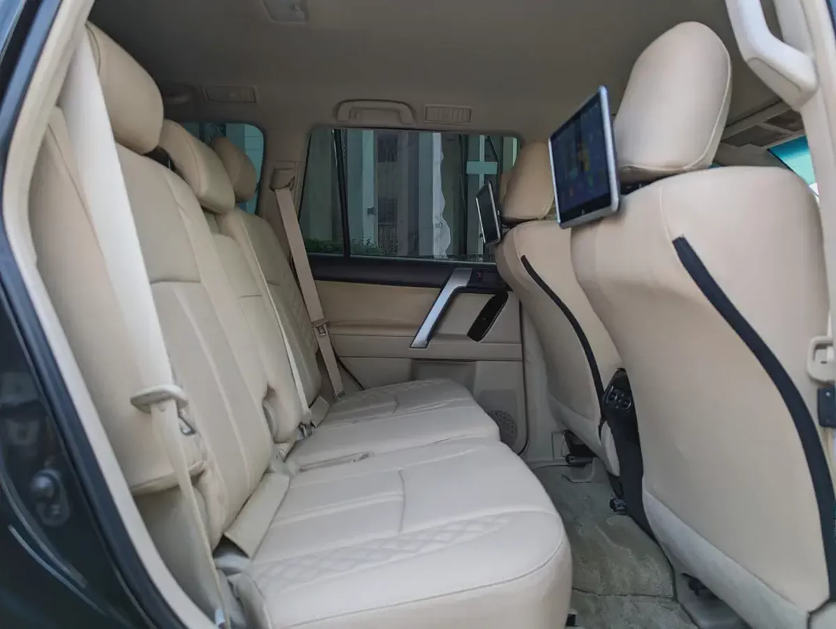 Toyota Prado TXL 2023 GCC V4 2.7L ACCIDENT FREE LOW MILEAGE IN EXCELLENT CONDITION-9-9