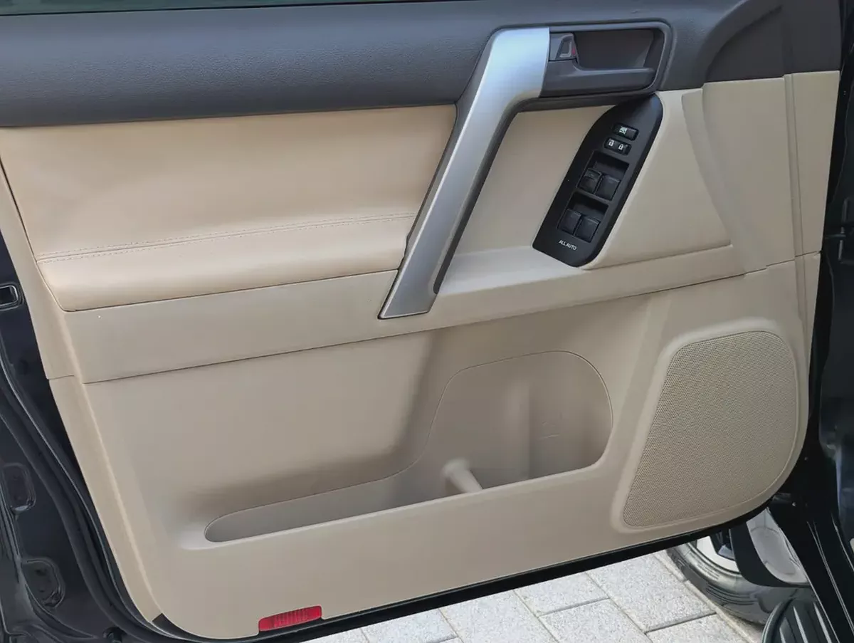 Toyota Prado TXL 2023 GCC V4 2.7L ACCIDENT FREE LOW MILEAGE IN EXCELLENT CONDITION-19-19