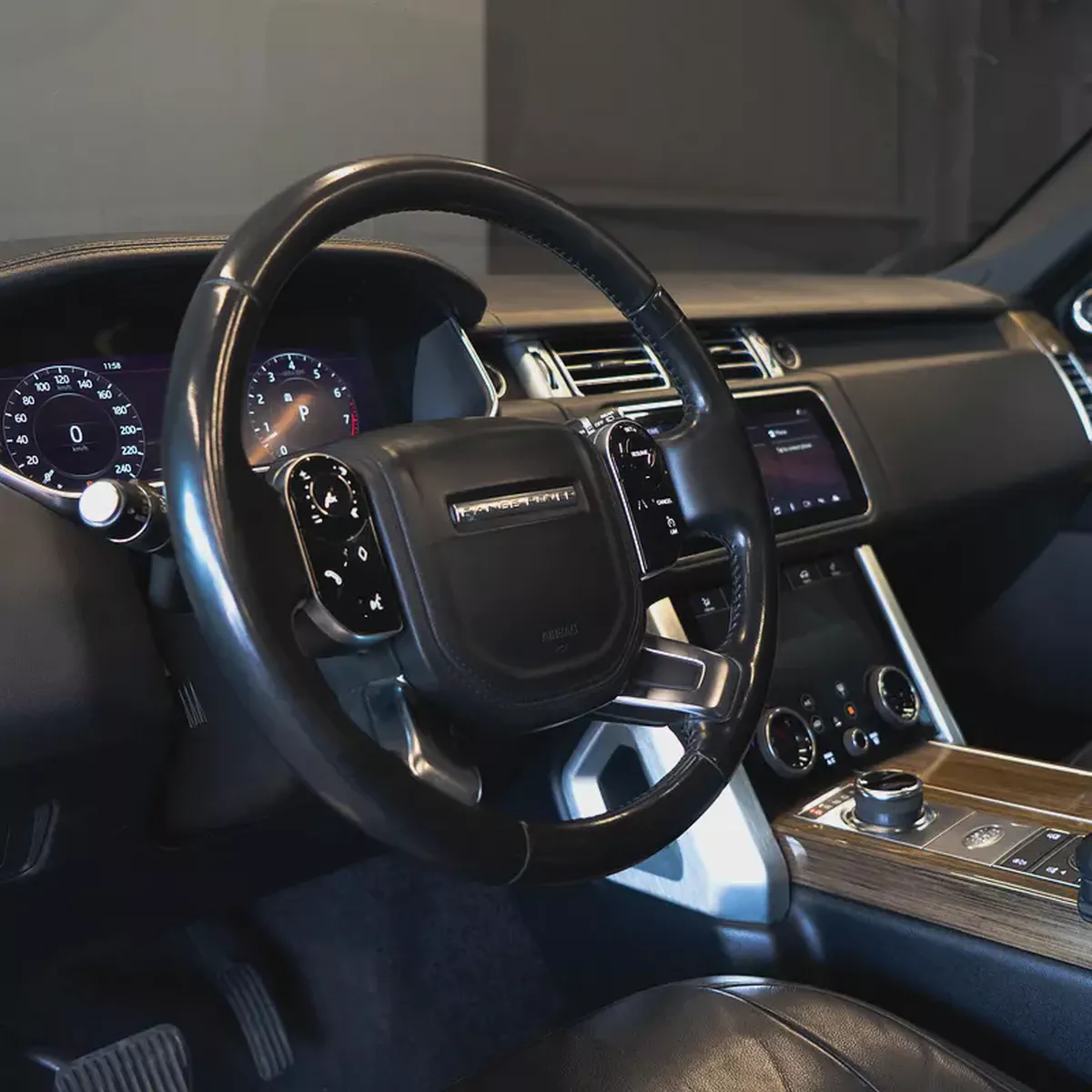 AED 2,490 p.m • 0% Downpayment • Range Rover Vogue Supercharged • 1 Year Warranty-8-8