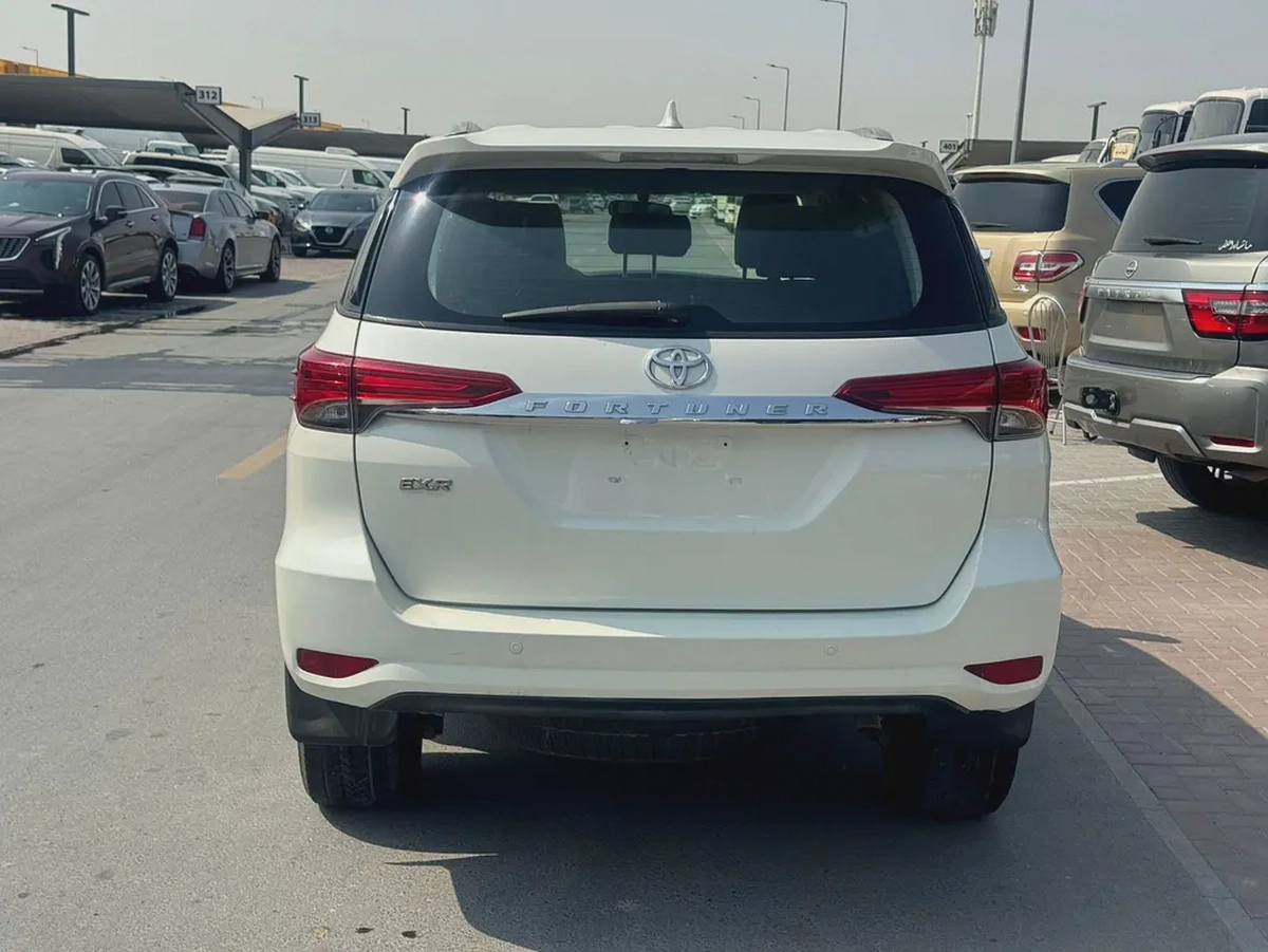 Toyota fortuner 2020 white color GCC calen car-3-3