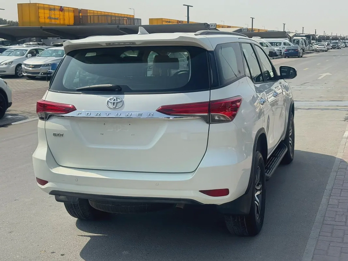 Toyota fortuner 2020 white color GCC calen car-7-7