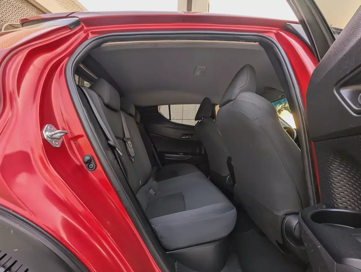 Toyota C-HR Hybrid GX 2020 GCC Specs - Interior and Exterior Excellent Condition Experience the-13-13
