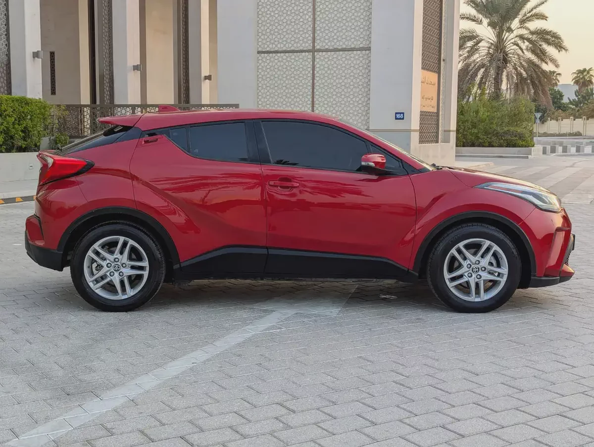 Toyota C-HR Hybrid GX 2020 GCC Specs - Interior and Exterior Excellent Condition Experience the-3-3
