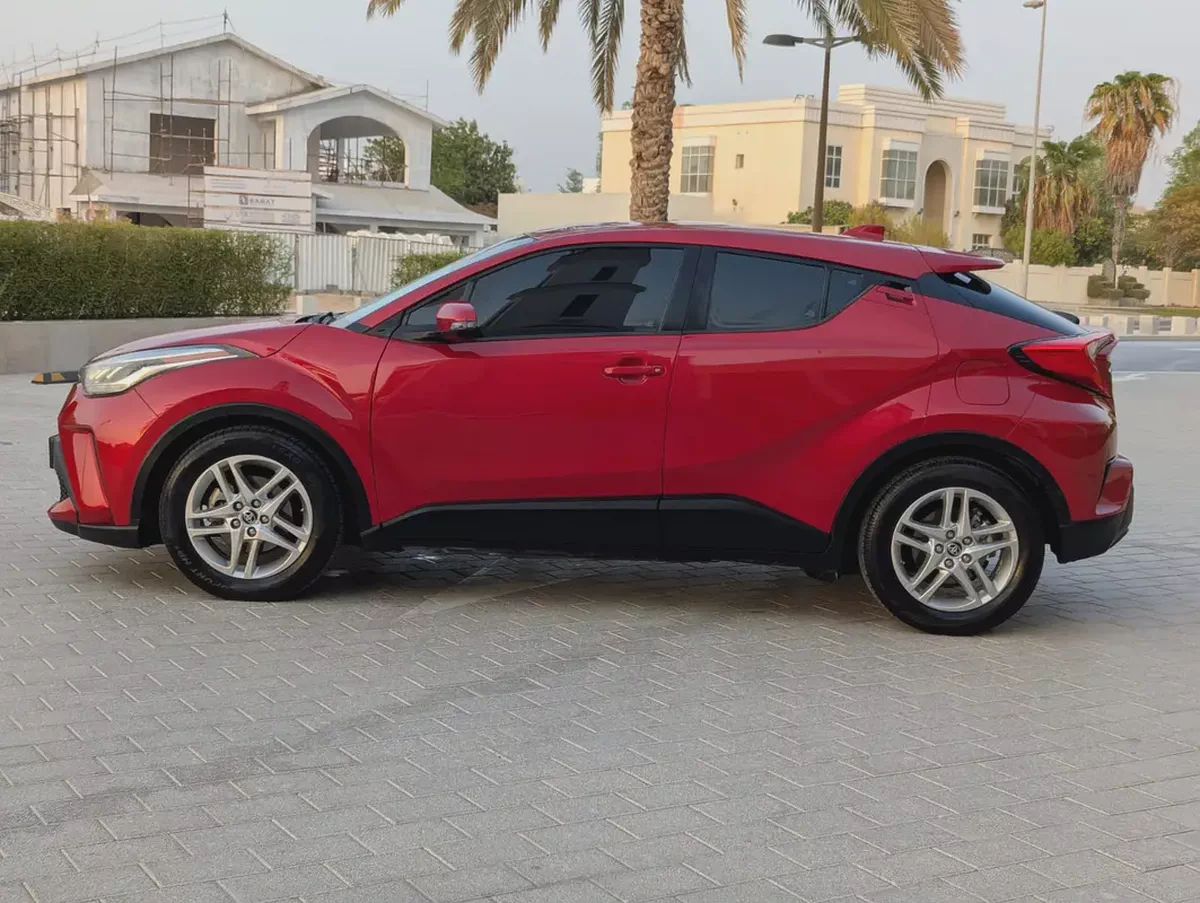 Toyota C-HR Hybrid GX 2020 GCC Specs - Interior and Exterior Excellent Condition Experience the-4-4