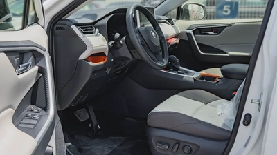2025 Toyota Rav4 Adventure 2.5L AT Petrol (white)-6