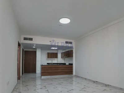 Spacious Apartment| Community view| Well Maintained-2