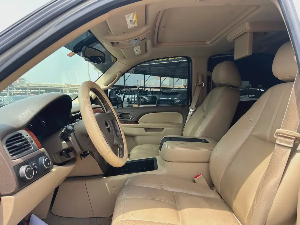 GMC Yukon SLE 2014 - American Specs - GCC Car-11-11