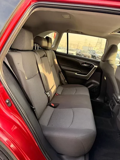 Toyota RAV4 XLE 2.5L AWD Full option 2023-17
