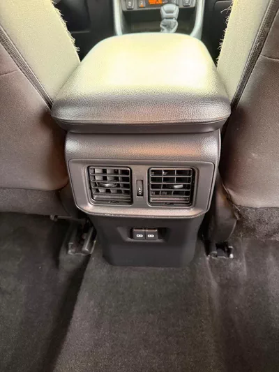 Toyota RAV4 XLE 2.5L AWD Full option 2023-18