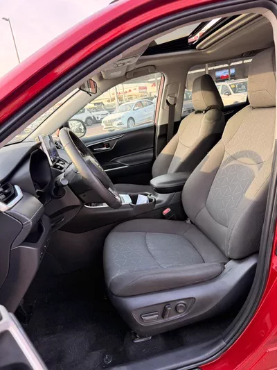 Toyota RAV4 XLE 2.5L AWD Full option 2023-5
