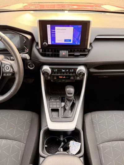 Toyota RAV4 XLE 2.5L AWD Full option 2023-6