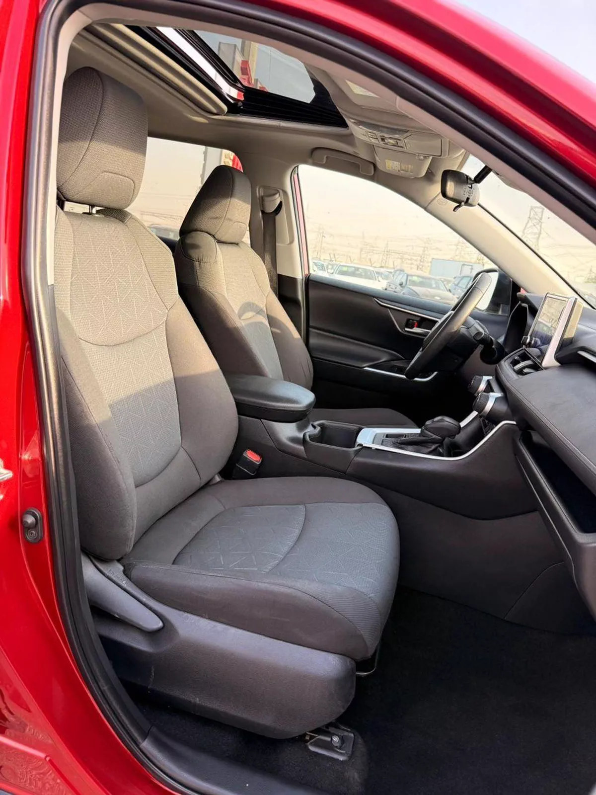 Toyota RAV4 XLE 2.5L AWD Full option 2023-16-0