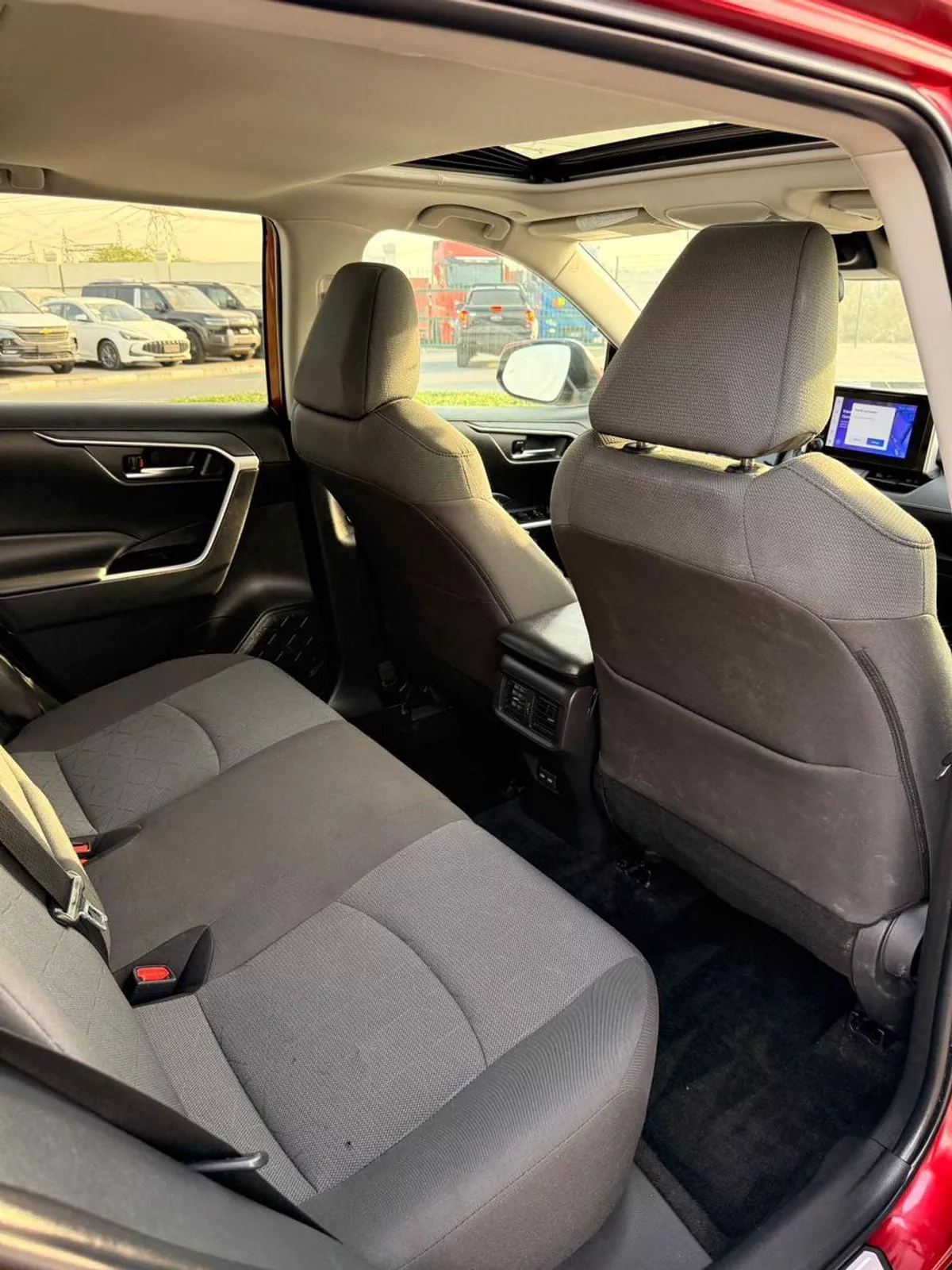 Toyota RAV4 XLE 2.5L AWD Full option 2023-19-0
