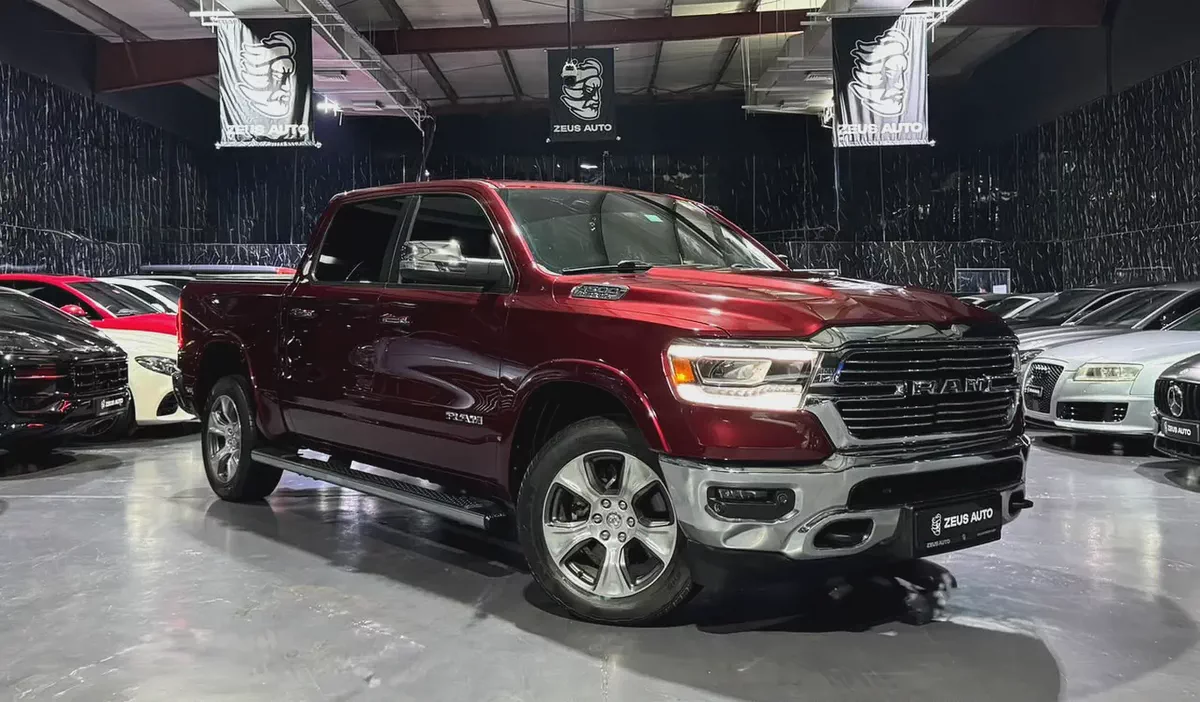 Dodge RAM 1500 Laramie 5.7L HEMI V8 | 4x4 | GCC Ready | Luxury Pickup-2-2