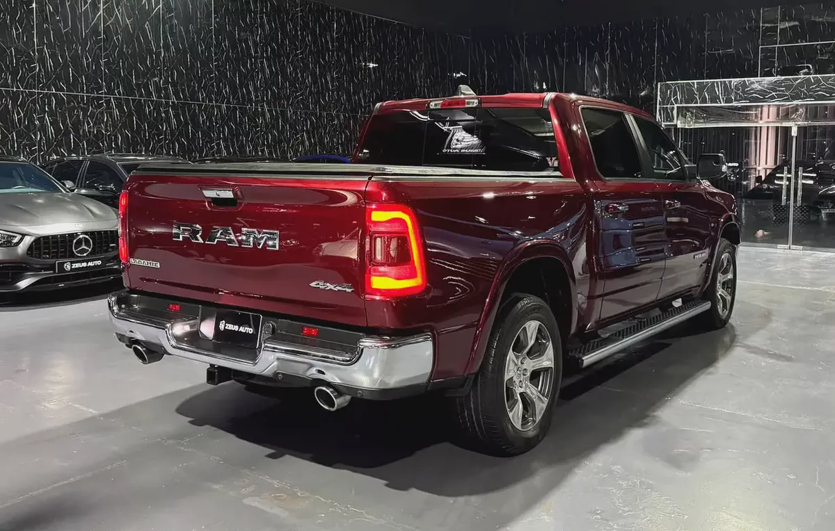 Dodge RAM 1500 Laramie 5.7L HEMI V8 | 4x4 | GCC Ready | Luxury Pickup-3-3