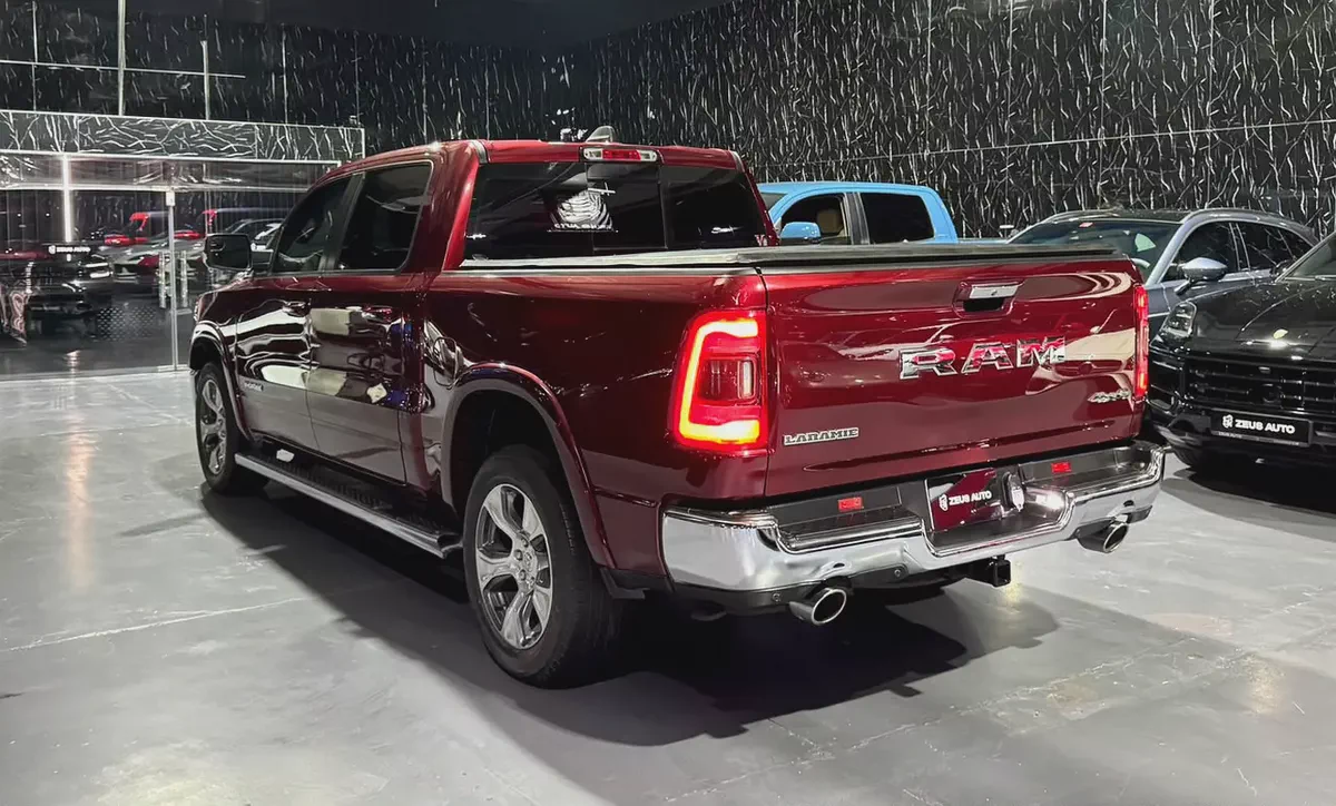 Dodge RAM 1500 Laramie 5.7L HEMI V8 | 4x4 | GCC Ready | Luxury Pickup-4-4