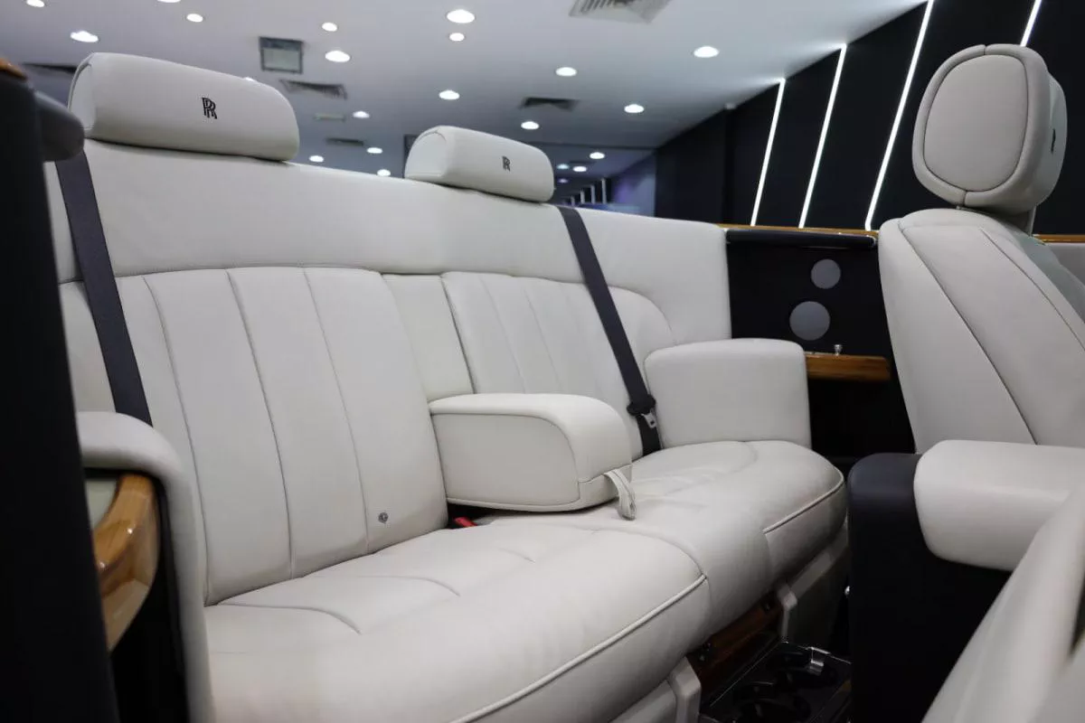 Rolls-Royce Phantom Drophead-6-6